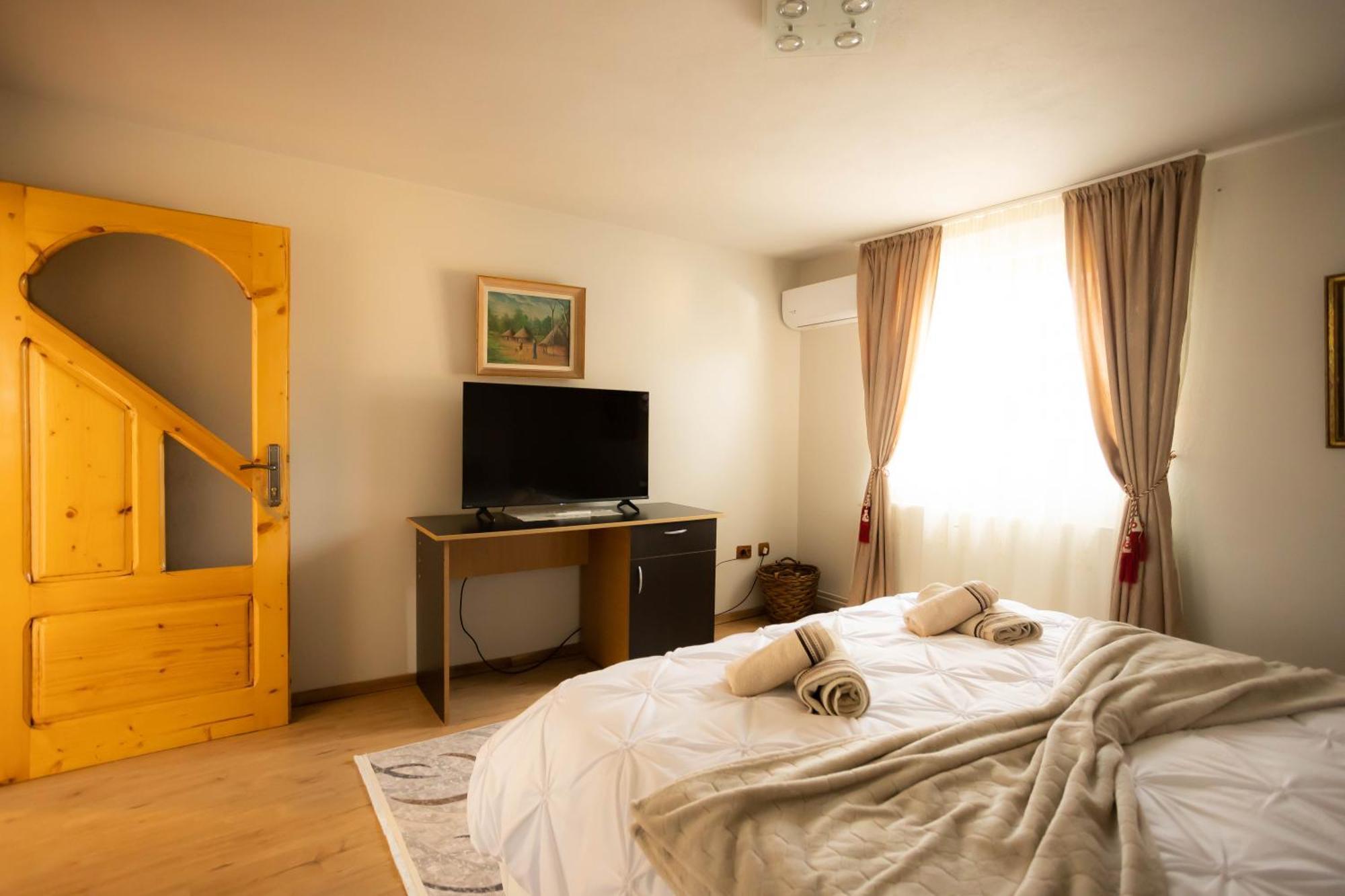 Casa De Vacanta Cu Piscina Incalzita&Jacuzzi Pietrari Esterno foto