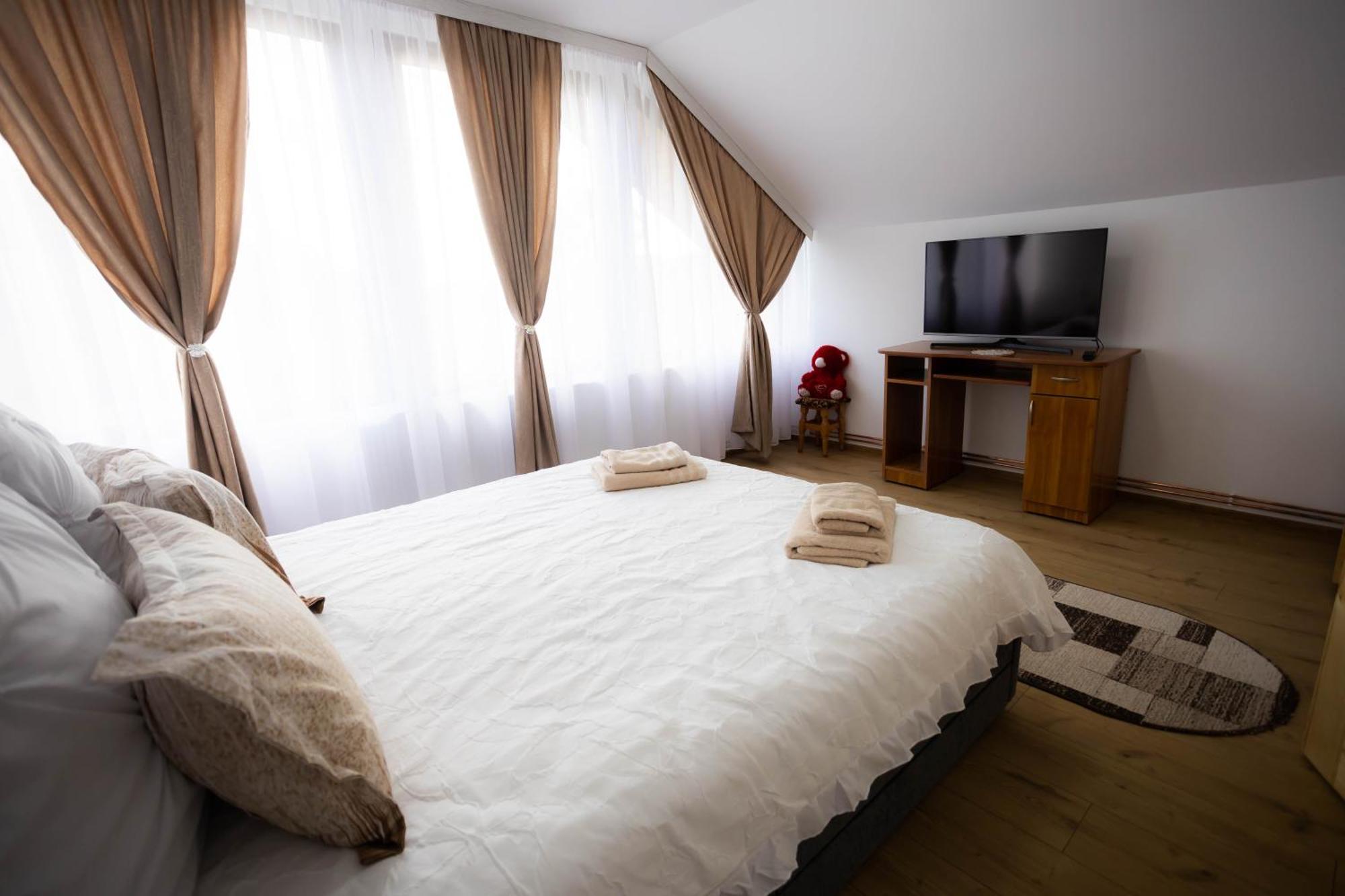 Casa De Vacanta Cu Piscina Incalzita&Jacuzzi Pietrari Esterno foto